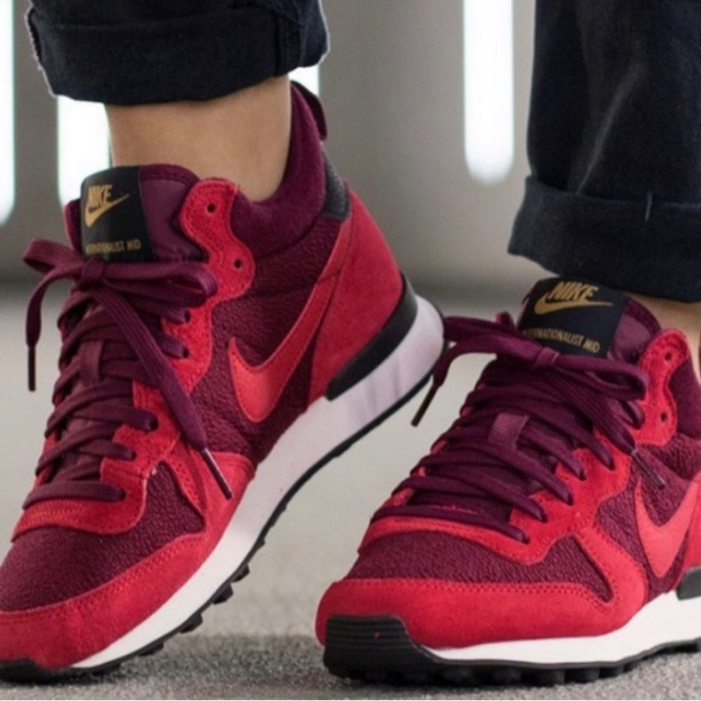 Nike Women's International Mid Shoe - Deep Garnet - Size 6.5